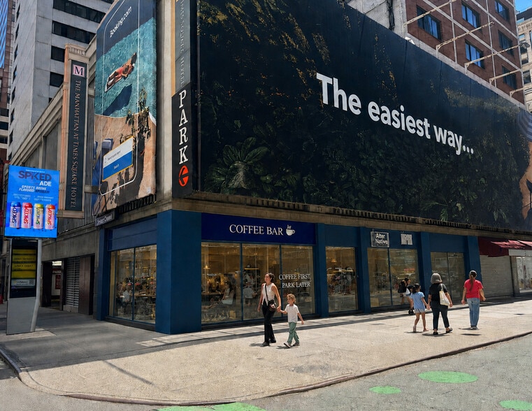 1666 Broadway, New York, NY for lease - Building Photo - Image 2 of 3