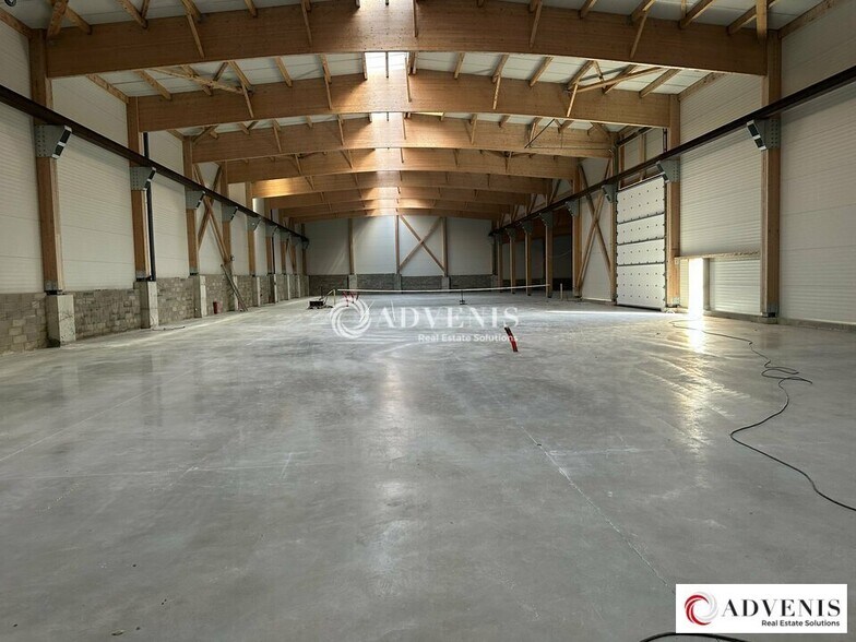 Industrial in Bassens for lease - Interior Photo - Image 3 of 5