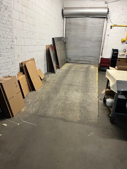 65 E 2nd St, Mineola, NY à louer - Photo du bâtiment - Image 3 de 7