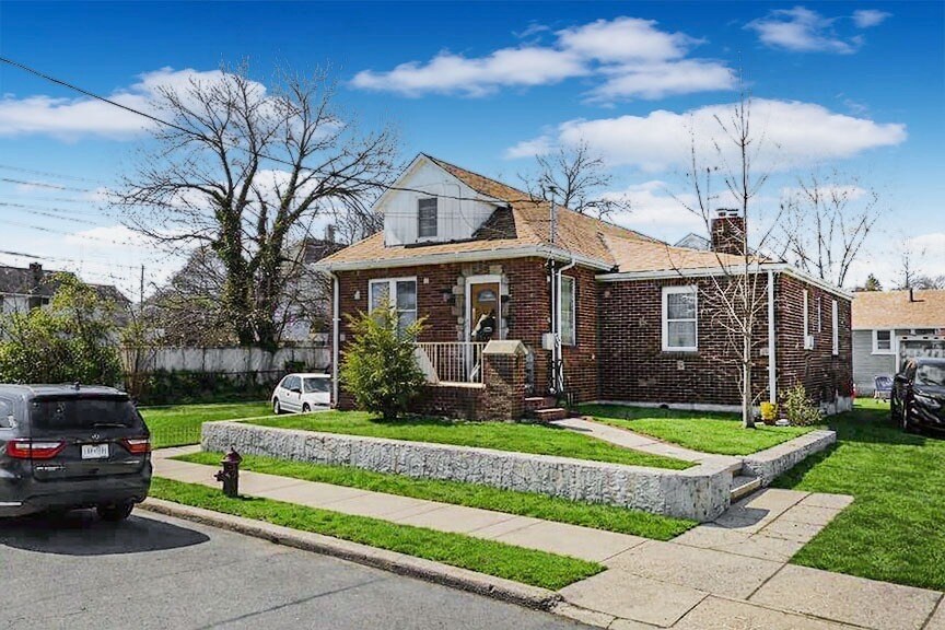 572 Villa Ave, Staten Island, NY for sale - Building Photo - Image 2 of 2