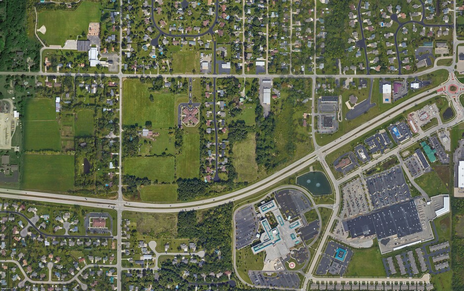 N Oakwood Rd, Oshkosh, WI for sale - Aerial - Image 1 of 3