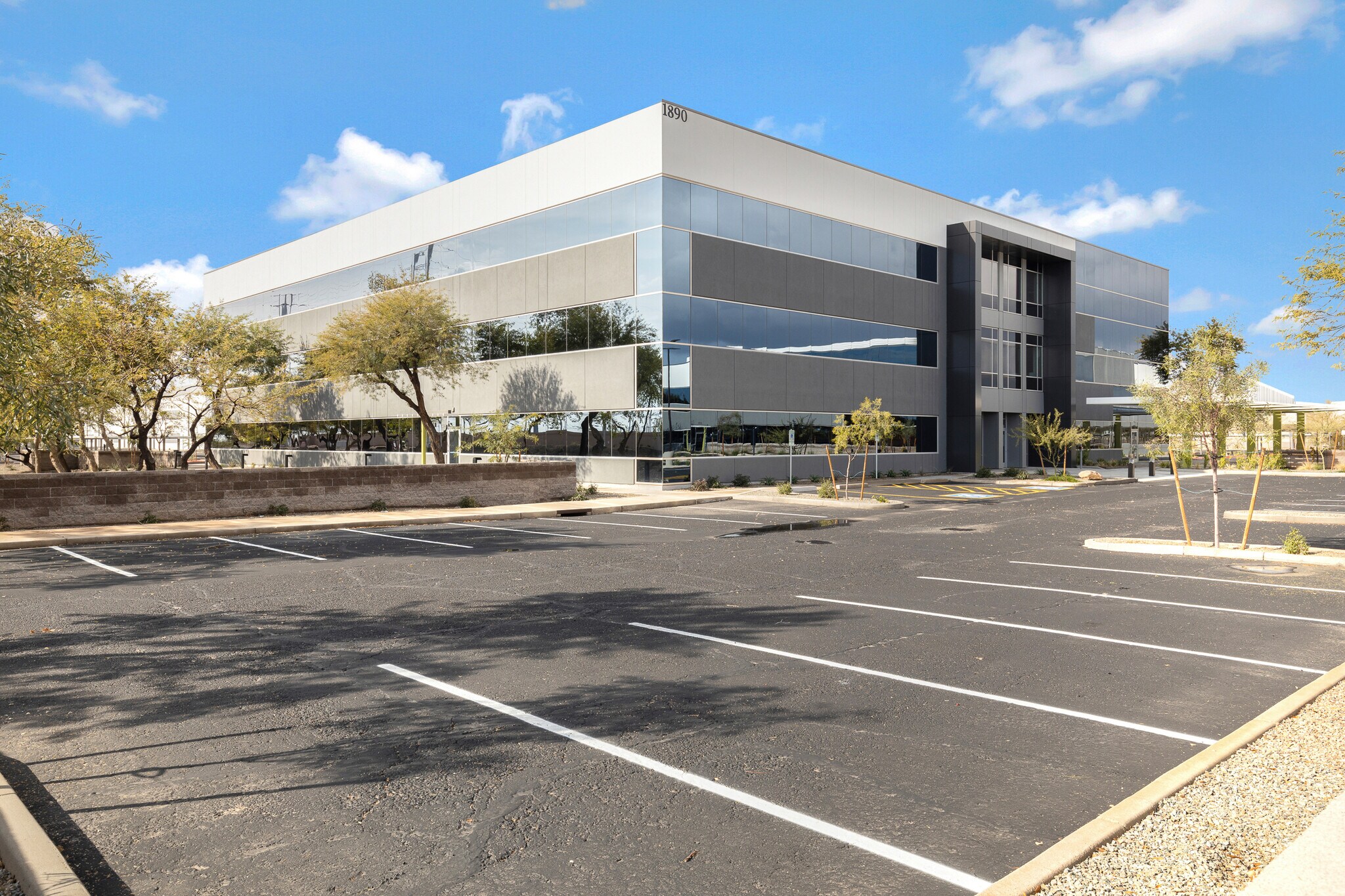1890 S Price Rd, Chandler, AZ à louer Photo du bâtiment- Image 1 de 8