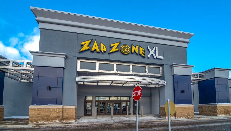 5330 W Saginaw Hwy, Lansing, MI à louer - Photo du bâtiment - Image 3 de 10