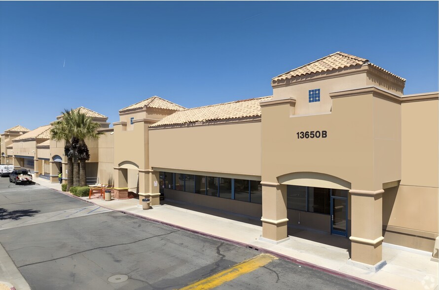 13650 Bear Valley Rd, Victorville, CA for lease - Building Photo - Image 2 of 4