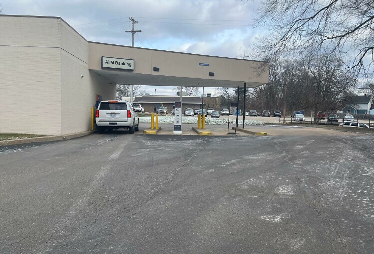 3950 Plainfield Ave NE, Grand Rapids, MI à vendre - Photo du bâtiment - Image 3 de 4