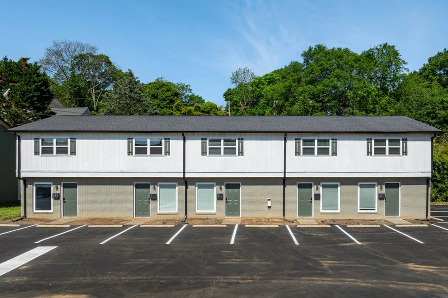 300 E Charlotte Ave, Mount Holly, NC à vendre - Photo du bâtiment - Image 2 de 10