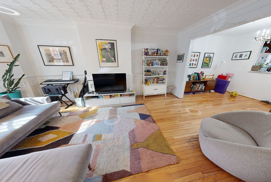 419 36th St, Brooklyn, NY for sale - Matterport 3D Scan - Image 2 of 9