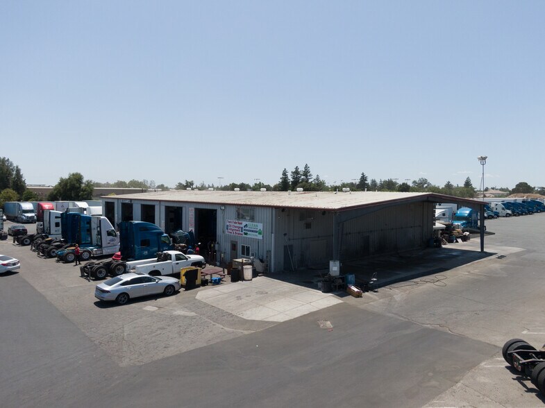 7080 Florin Perkins Rd, Sacramento, CA à louer - Photo du bâtiment - Image 2 de 6