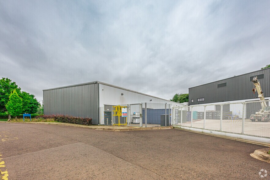 Research Park, Currie à louer - Photo du bâtiment - Image 2 de 2