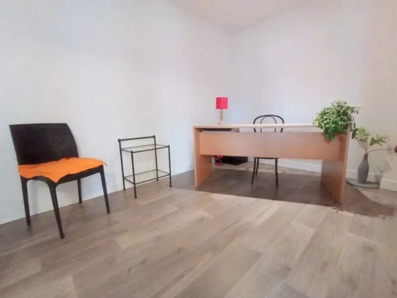 Office in Égly for lease - Building Photo - Image 2 of 8