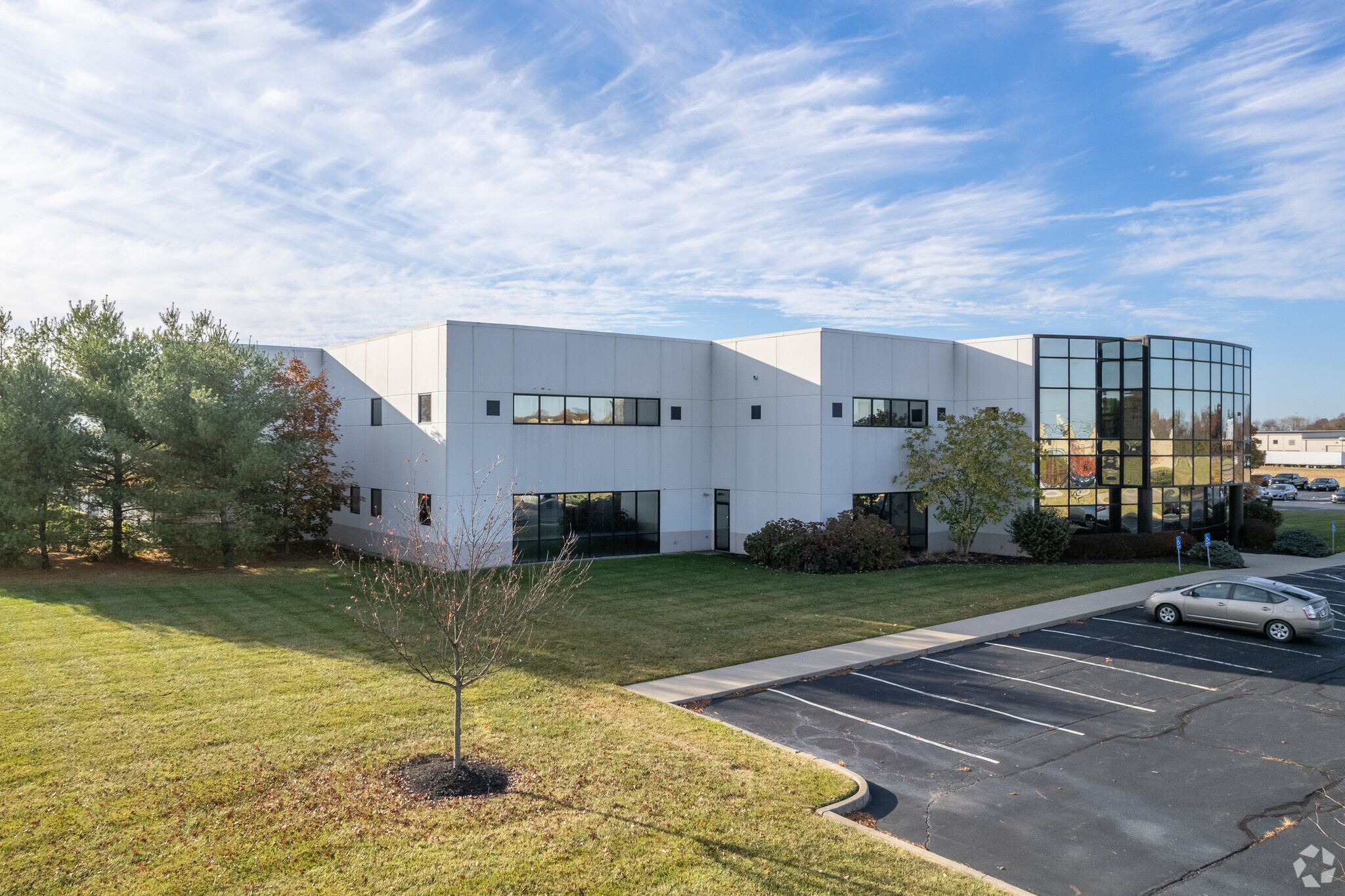 1637 Kingsview Dr, Lebanon, OH for lease Building Photo- Image 1 of 5