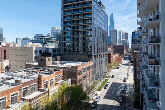 420 W Huron St, Chicago, IL - AERIAL  map view