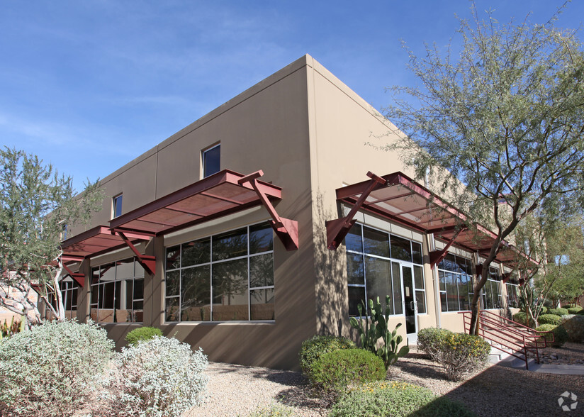 5009 E Washington St, Phoenix, AZ for lease - Building Photo - Image 1 of 22