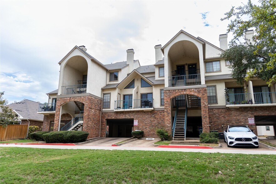 501 Arbor Creek Dr, Euless, TX à vendre - Photo du bâtiment - Image 3 de 18