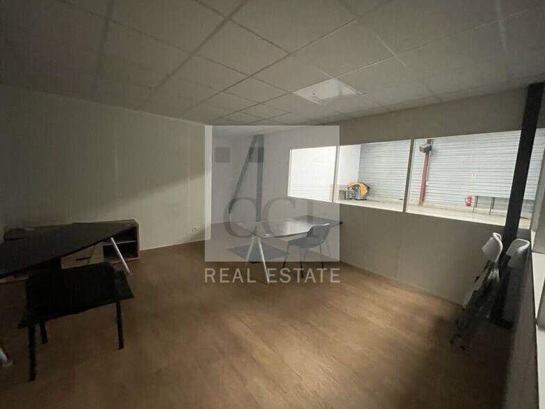 Flex in Fontaine for lease - Interior Photo - Image 3 of 6