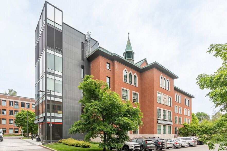 1200 Rue Des Soeurs-Du-Bon-Pasteur, Québec, QC à louer - Photo du bâtiment - Image 3 de 4