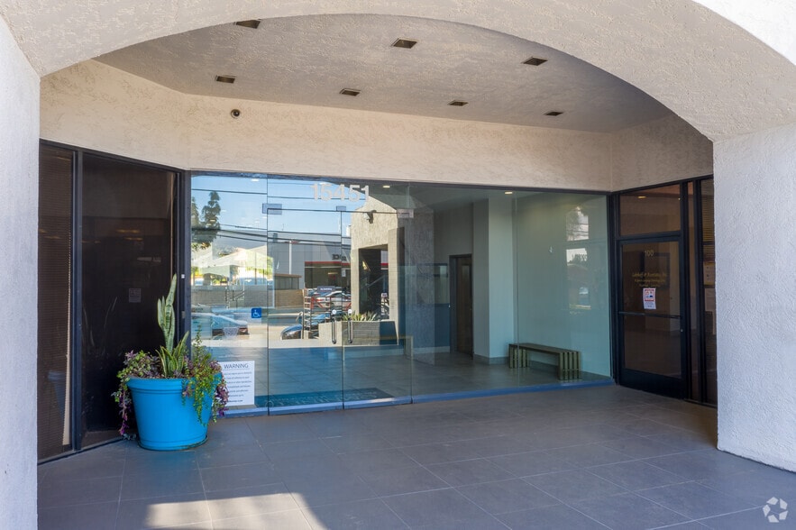 15451 San Fernando Mission Blvd, Mission Hills, CA for sale - Building Photo - Image 3 of 11