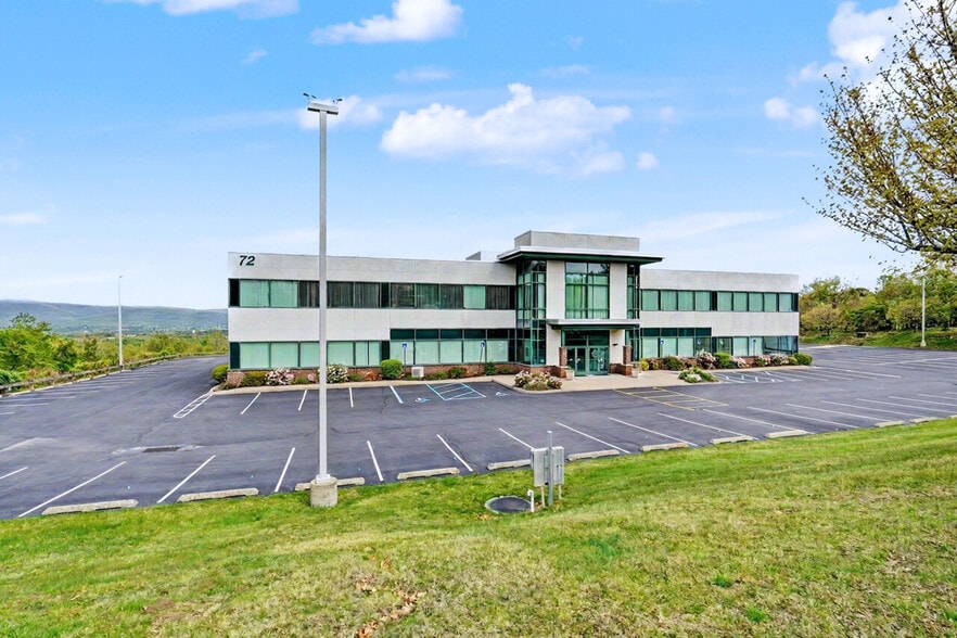 72 Glenmaura National Blvd, Moosic, PA for lease - Building Photo - Image 2 of 21