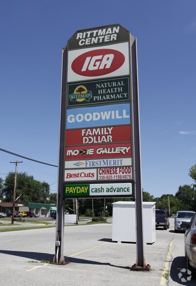 220 N Main St, Rittman, OH à louer - Photo du bâtiment - Image 2 de 4