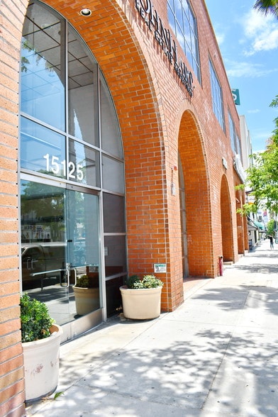 15125 Ventura Blvd, Sherman Oaks, CA for lease - Building Photo - Image 2 of 5
