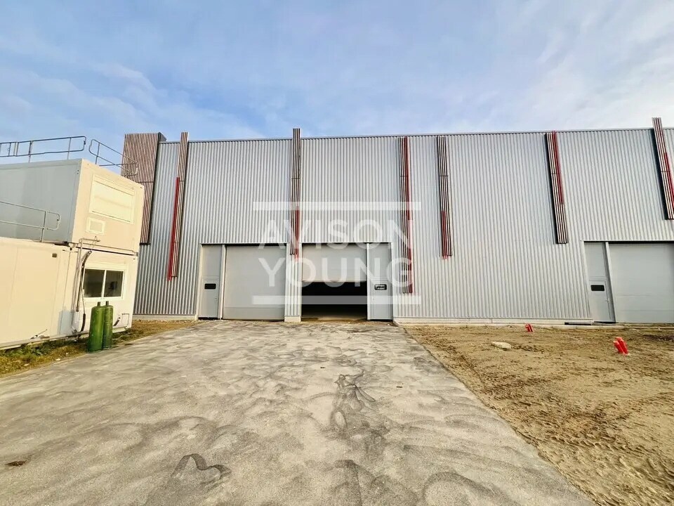 Flex in Louvres for lease Building Photo- Image 1 of 14