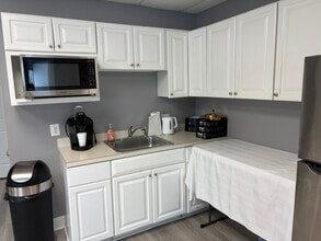 8220-8306 Rugby Rd, Manassas, VA à louer Photo intérieure- Image 2 de 13