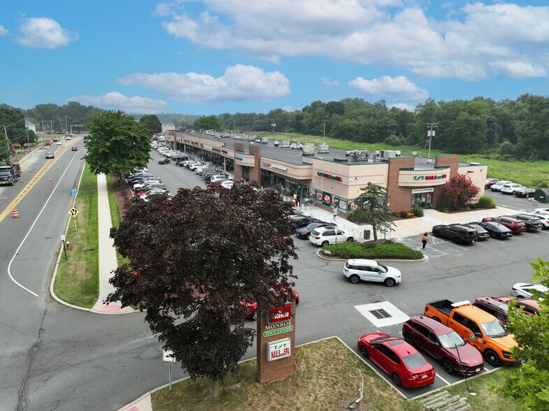 337 Applegarth Rd, Monroe Township, NJ à louer - Photo du bâtiment - Image 2 de 5