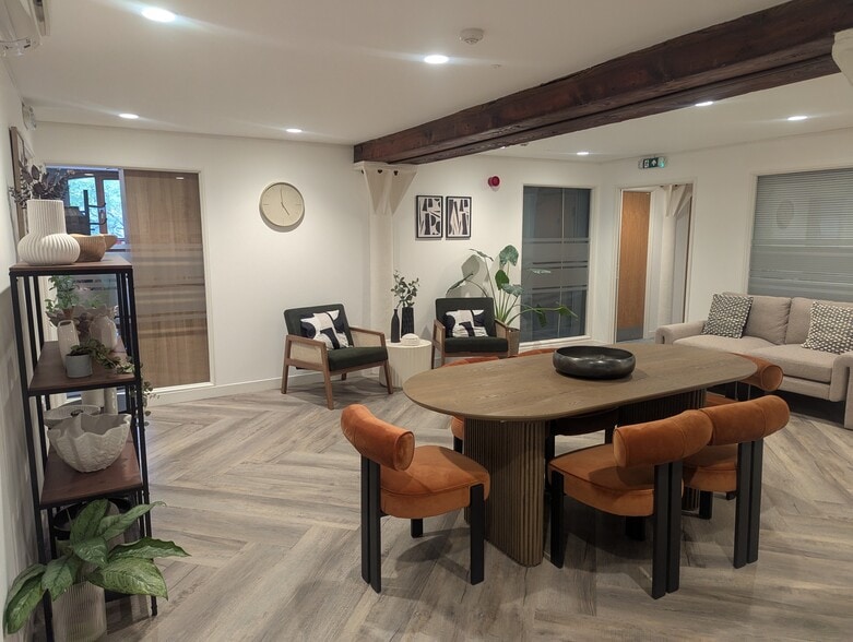 Ocean Way, Southampton for lease - Interior Photo - Image 3 of 21