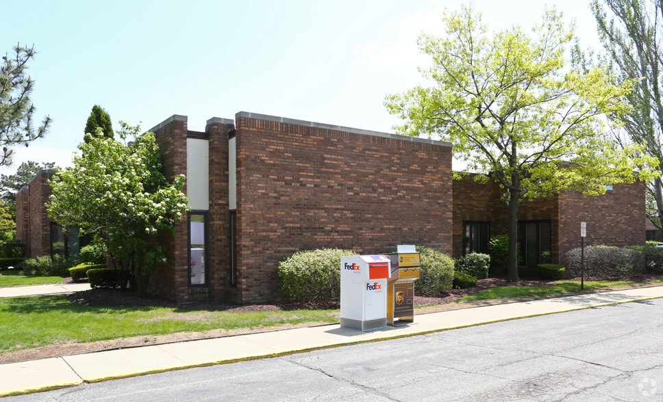 3385 N Arlington Heights Rd, Arlington Heights, IL à vendre - Photo du bâtiment - Image 2 de 6