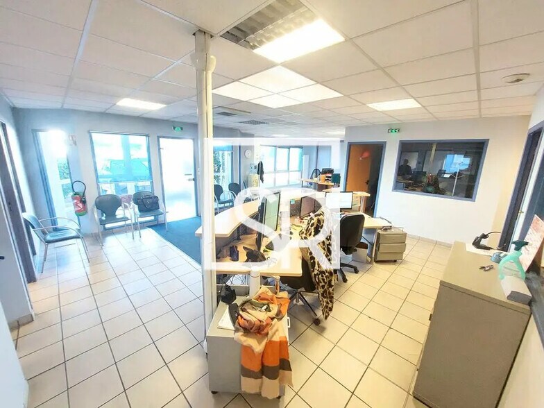Office in Clermont-Ferrand for lease - Interior Photo - Image 2 of 11