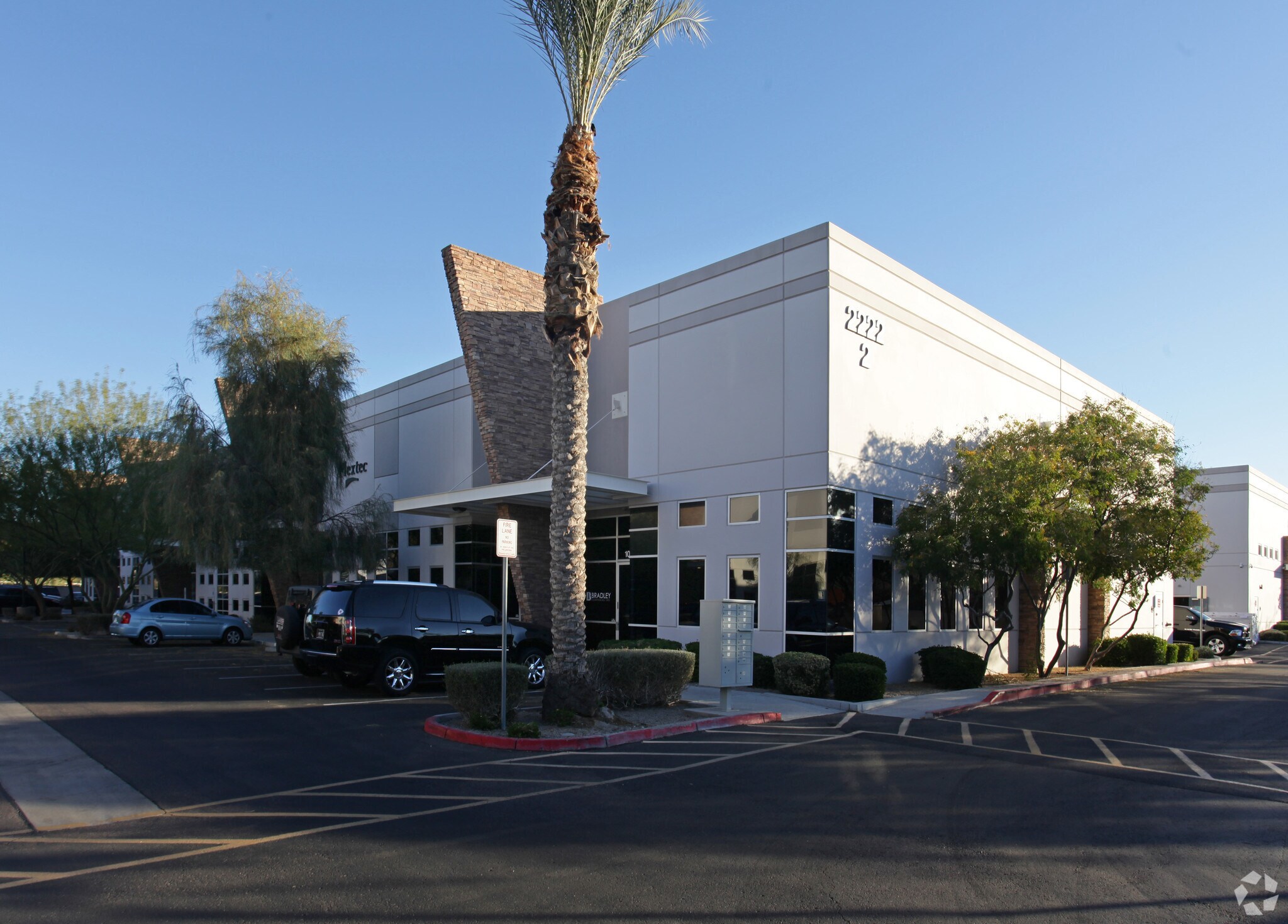 2222 W Parkside Ln, Phoenix, AZ à vendre Photo principale- Image 1 de 11