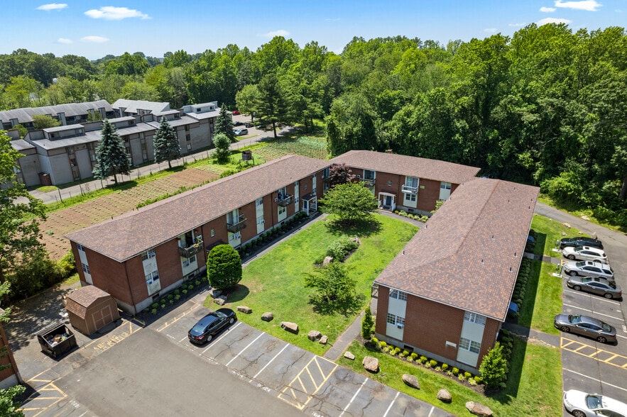 162-164 Coe Ave, East Haven, CT à vendre - Photo du bâtiment - Image 3 de 23