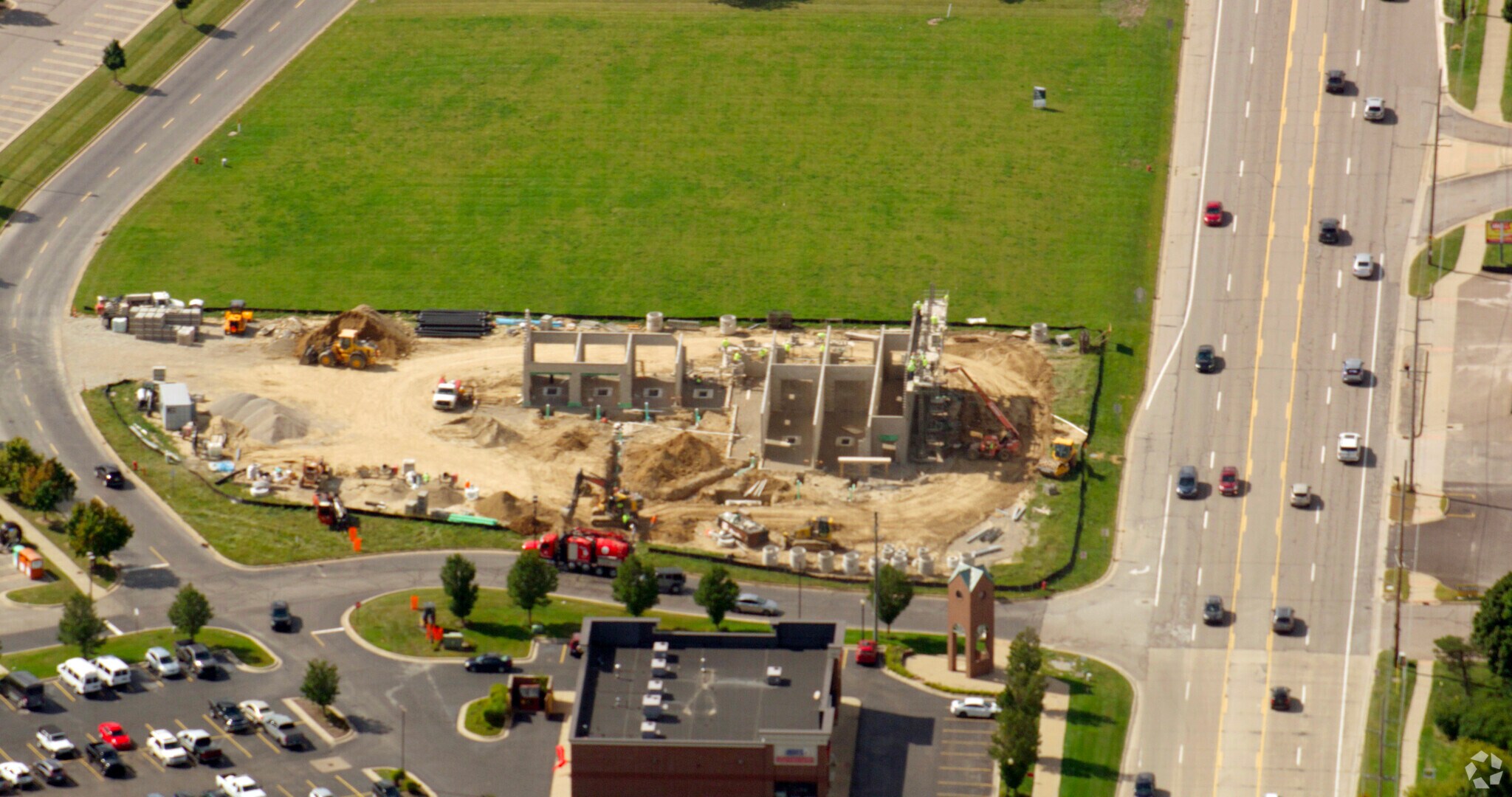 Grand River Ave, Howell, MI à louer Photo principale- Image 1 de 2