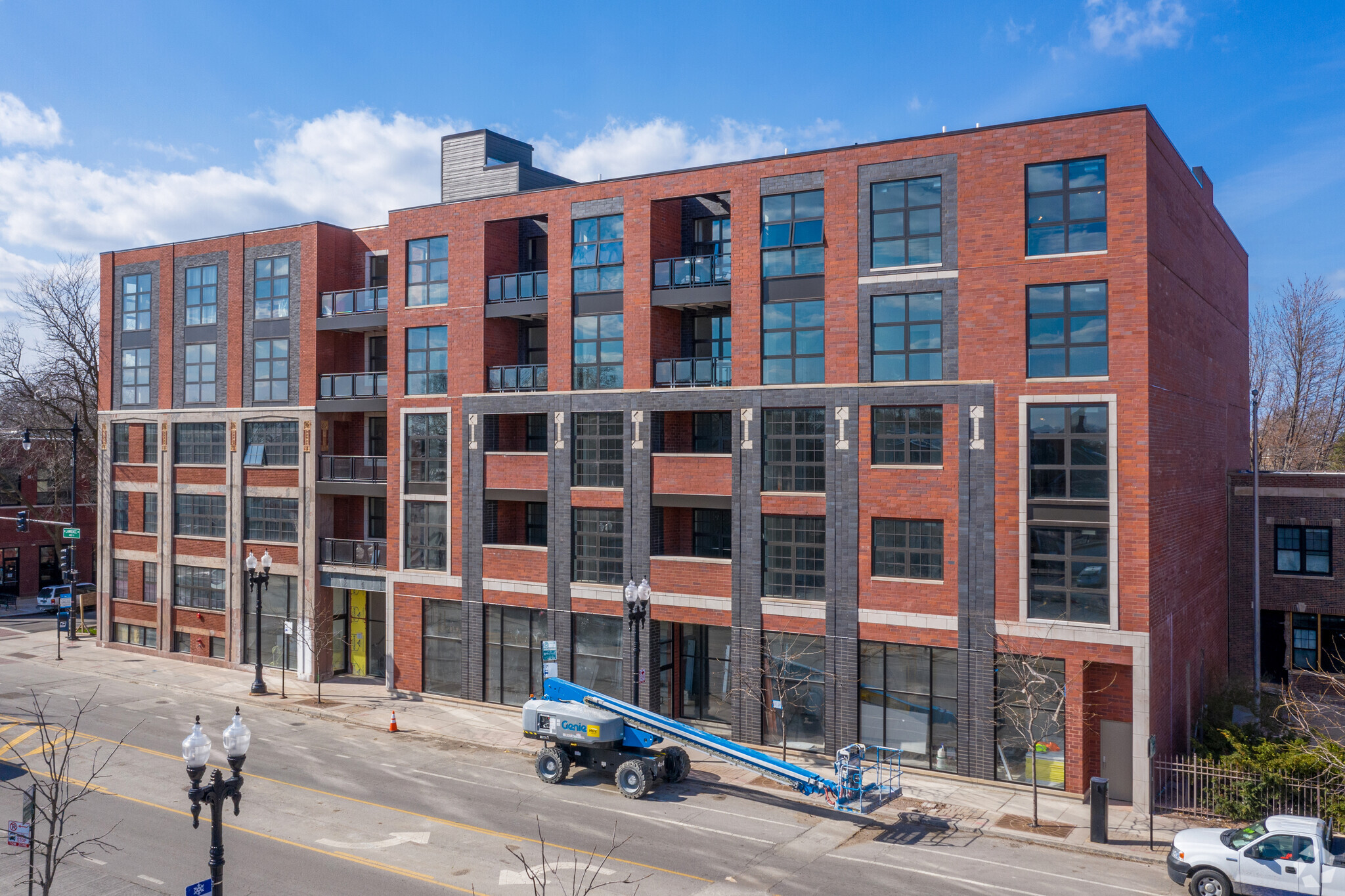 2150 W Lawrence Ave, Chicago, IL for sale Building Photo- Image 1 of 1