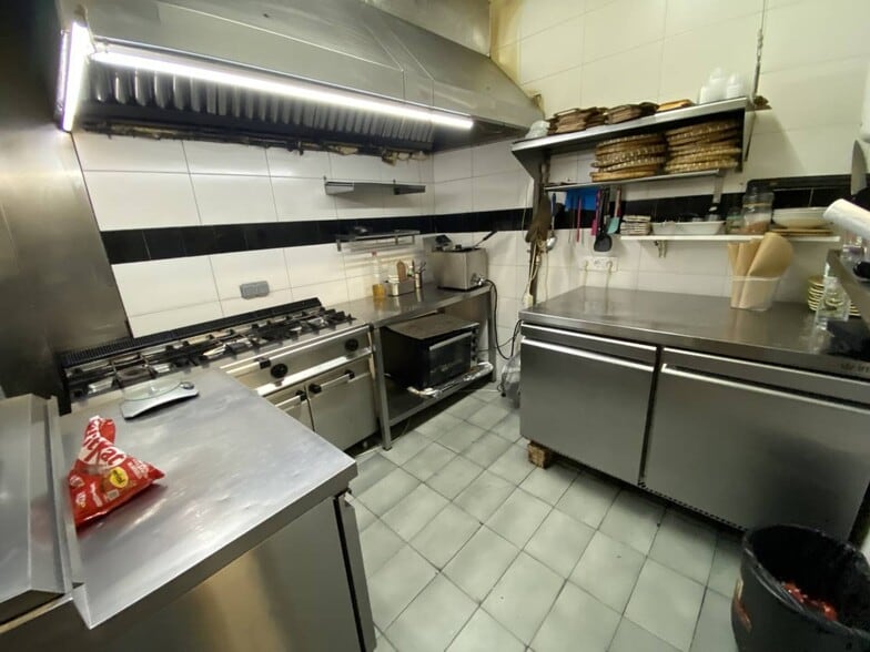 Retail in Barcelona, Barcelona for lease - Interior Photo - Image 3 of 5