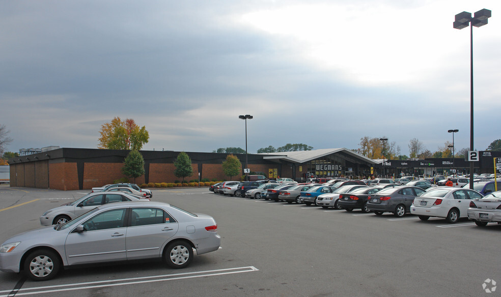 851 Fairport Rd, East Rochester, NY for lease - Primary Photo - Image 1 of 5