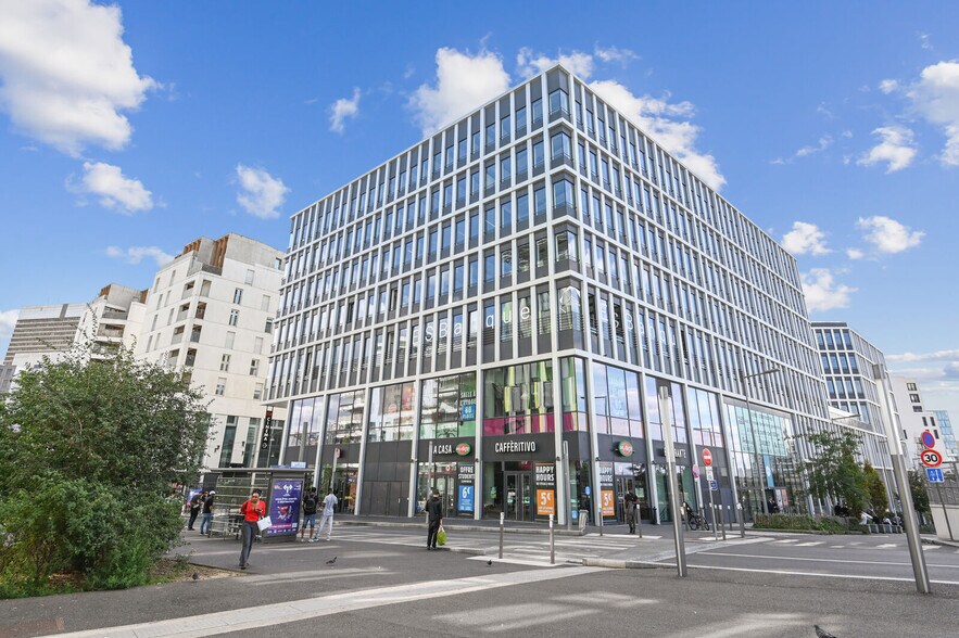 Bureau dans Nanterre à louer - Photo du bâtiment - Image 1 de 16
