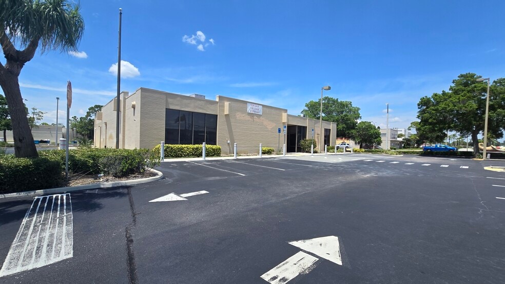 8181 54th Ave N, Saint Petersburg, FL for sale - Building Photo - Image 1 of 9