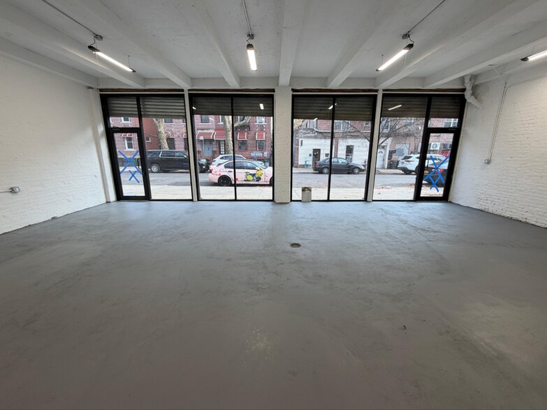 847 Knickerbocker Ave, Brooklyn, NY à louer - Photo du bâtiment - Image 2 de 8