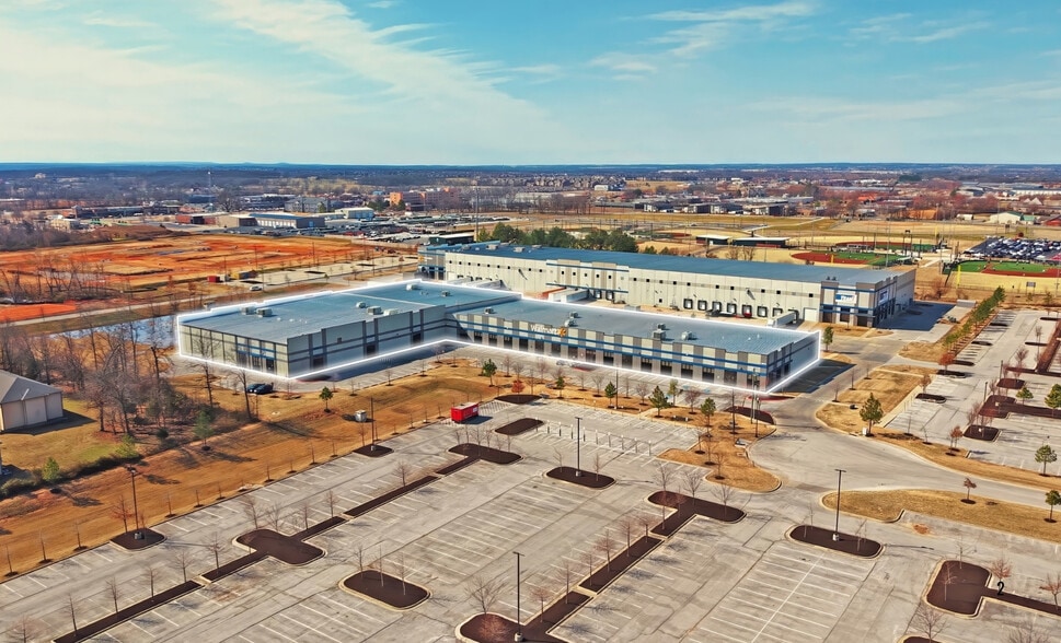 2914 SE I St, Bentonville, AR for lease - Building Photo - Image 1 of 16
