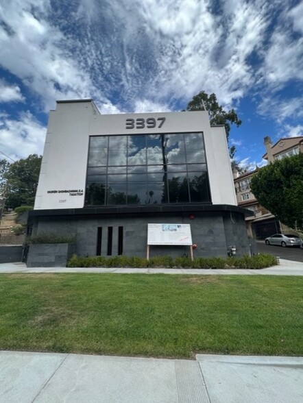 3397 Barham Blvd, Los Angeles, CA à louer - Photo du bâtiment - Image 1 de 13