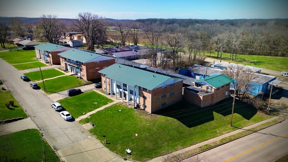 105 S Elder Ln, Decatur, IL à vendre - Photo du bâtiment - Image 2 de 16