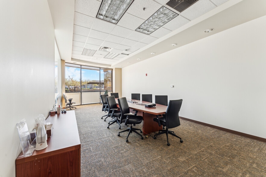 7499 E Paradise Ln, Scottsdale, AZ à louer - Photo intérieure - Image 3 de 13