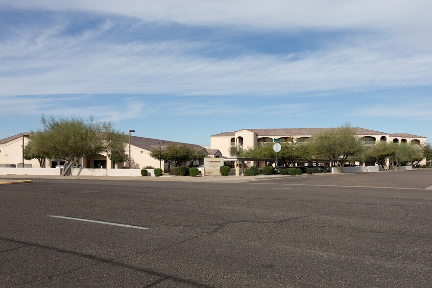 2550 N Thunderbird Cir, Mesa, AZ à vendre - Photo du bâtiment - Image 2 de 35