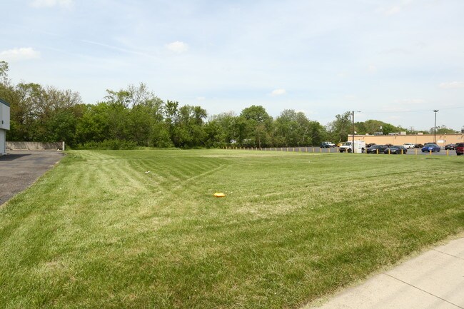 Plus de détails pour 25200 Van Born Rd, Dearborn Heights, MI - Terrain à louer
