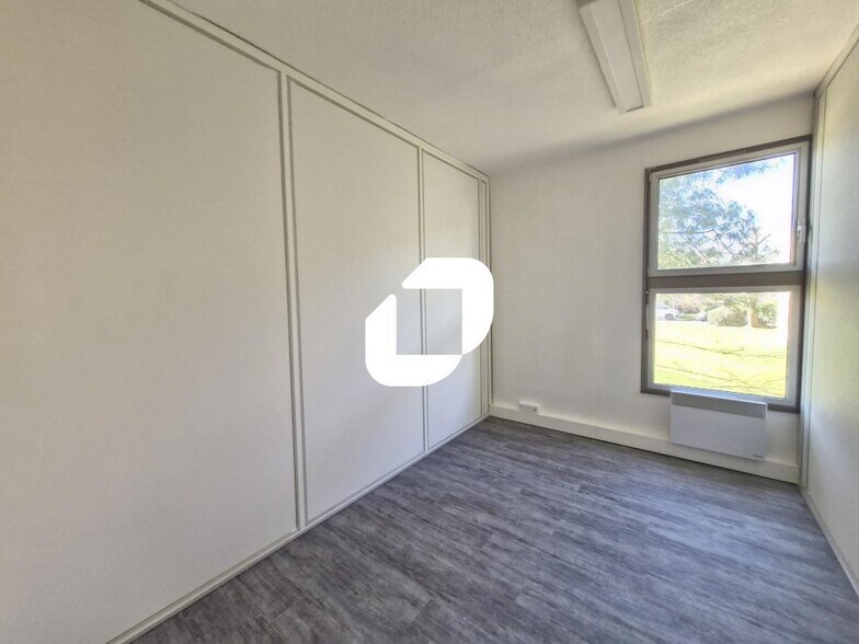 Office in Torcy for lease - Building Photo - Image 3 of 8