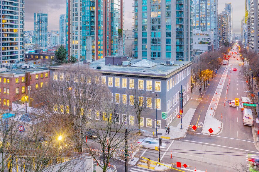 910 Richards St, Vancouver, BC à louer - Photo du bâtiment - Image 3 de 3