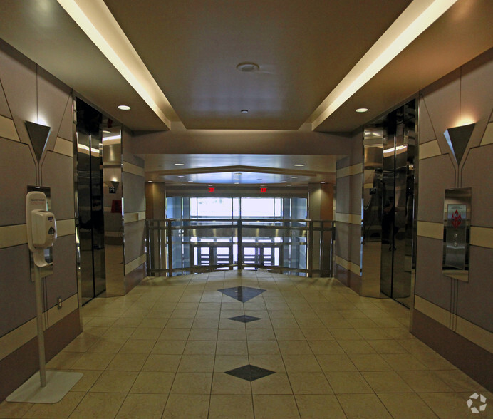 11710 Plaza America Dr, Reston, VA for lease - Lobby - Image 2 of 6