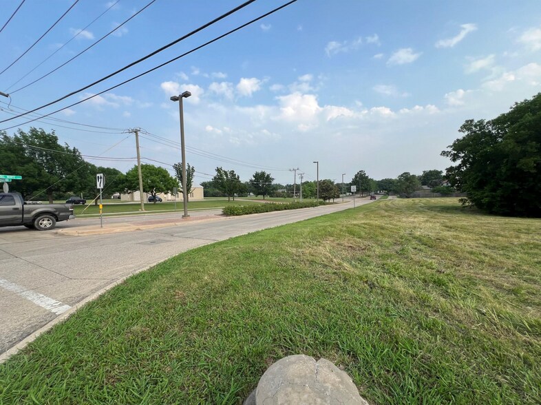 810 Barnes Bridge Rd, Mesquite, TX à vendre - Photo du bâtiment - Image 3 de 6