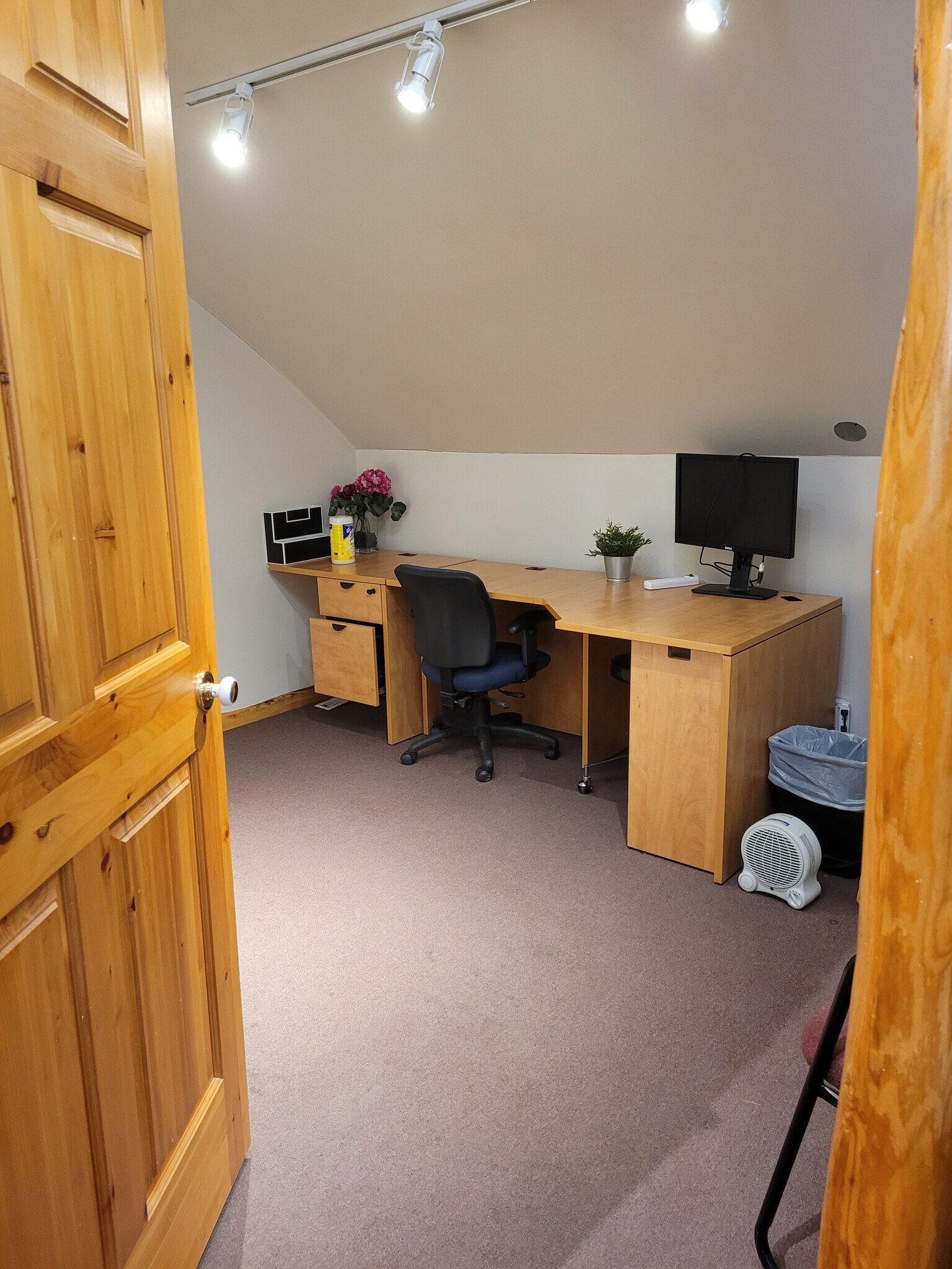 225 Railway St E, Cochrane, AB à louer Photo intérieure- Image 1 de 10